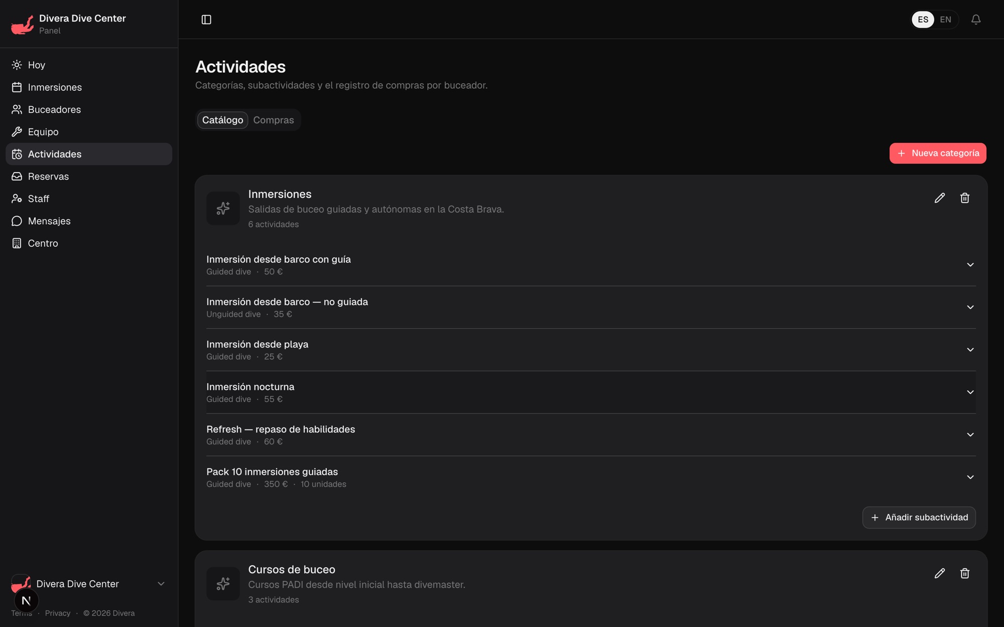 Catálogo de actividades del centro en el panel de Divera con categorías y precios